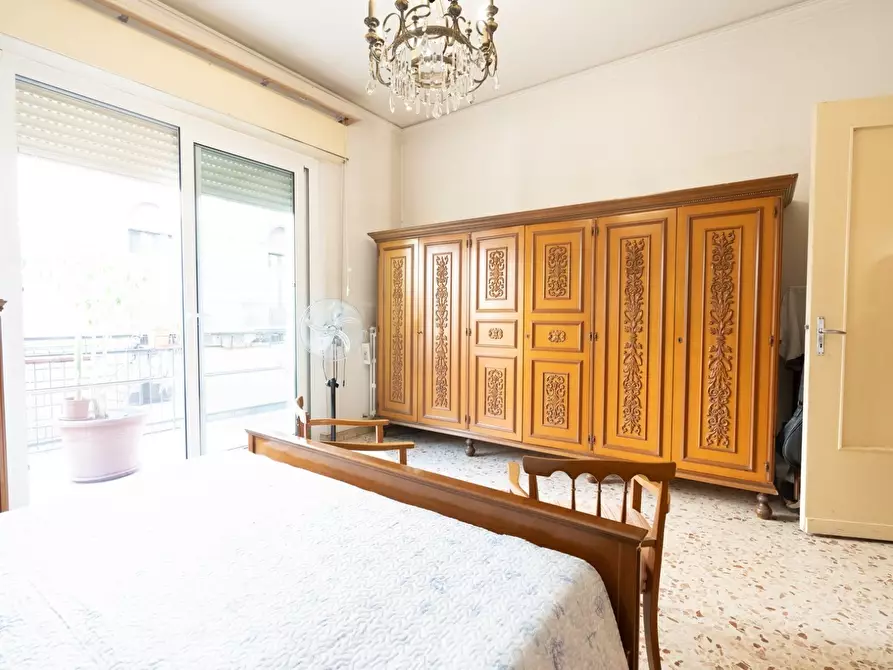 Immagine 20 di Pentalocale in vendita  in Via Caronda 178 a Catania