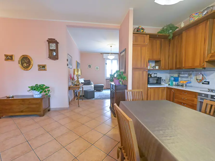 Immagine 10 di Pentalocale in vendita  in Viale Fratelli Cairoli 10 a Sassuolo