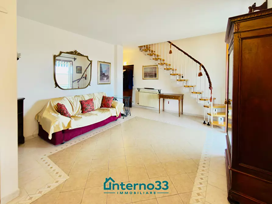 Immagine 1 di Quadrilocale in vendita  a Sarzana