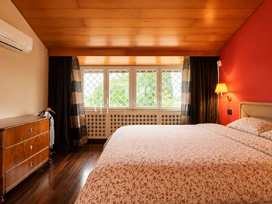 Immagine 28 di Villa in vendita  a Roma