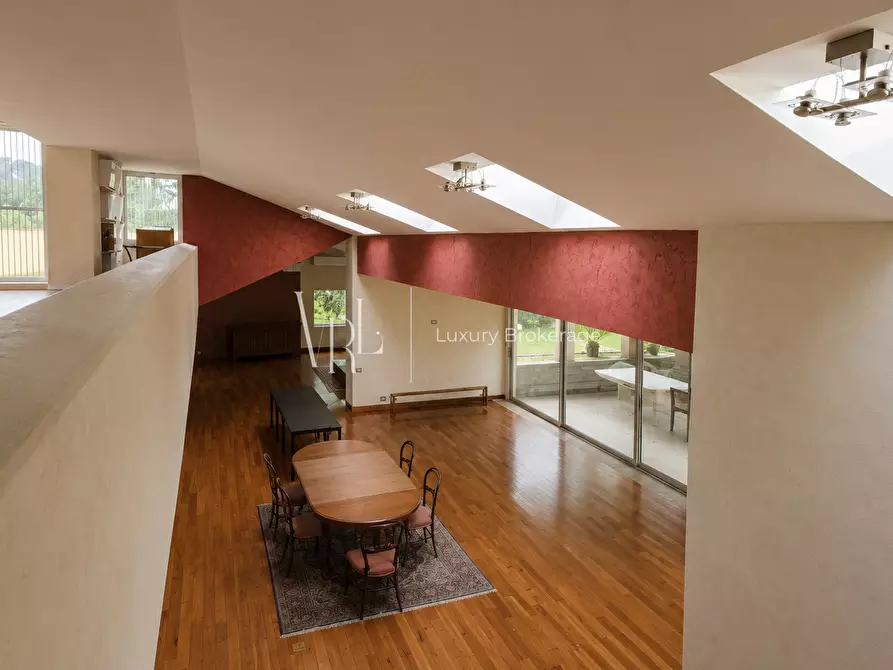 Immagine 11 di Villa in vendita  a Roma