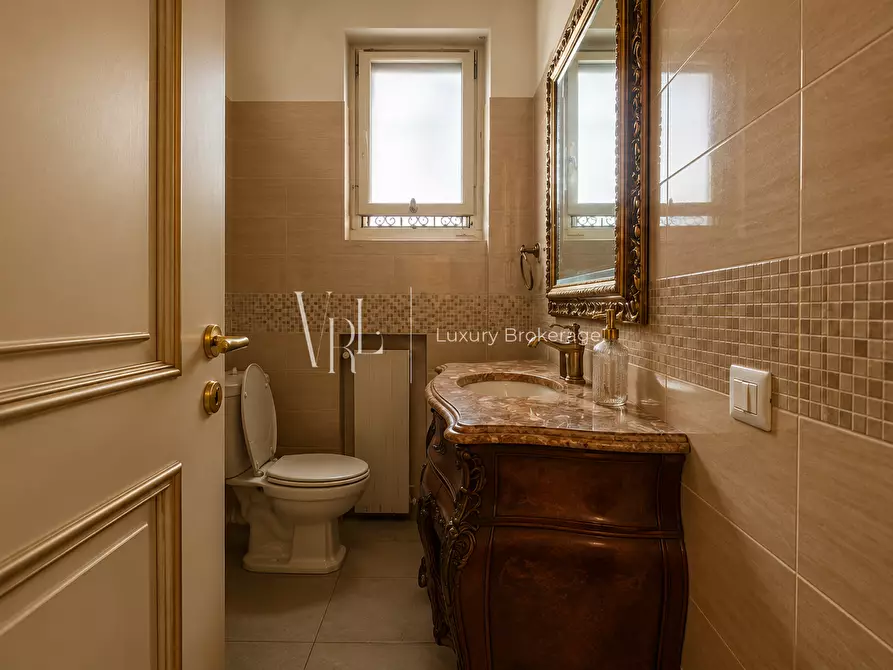 Immagine 23 di Villa in vendita  a Roma