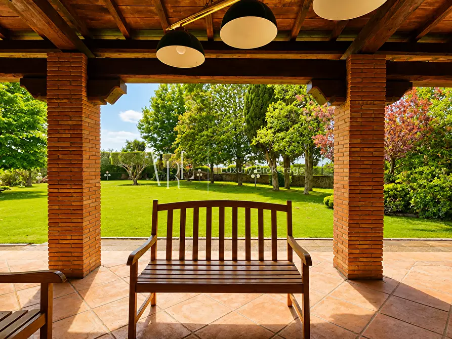 Immagine 11 di Villa in vendita  a Roma