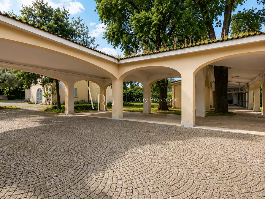 Immagine 2 di Villa in vendita  a Frascati