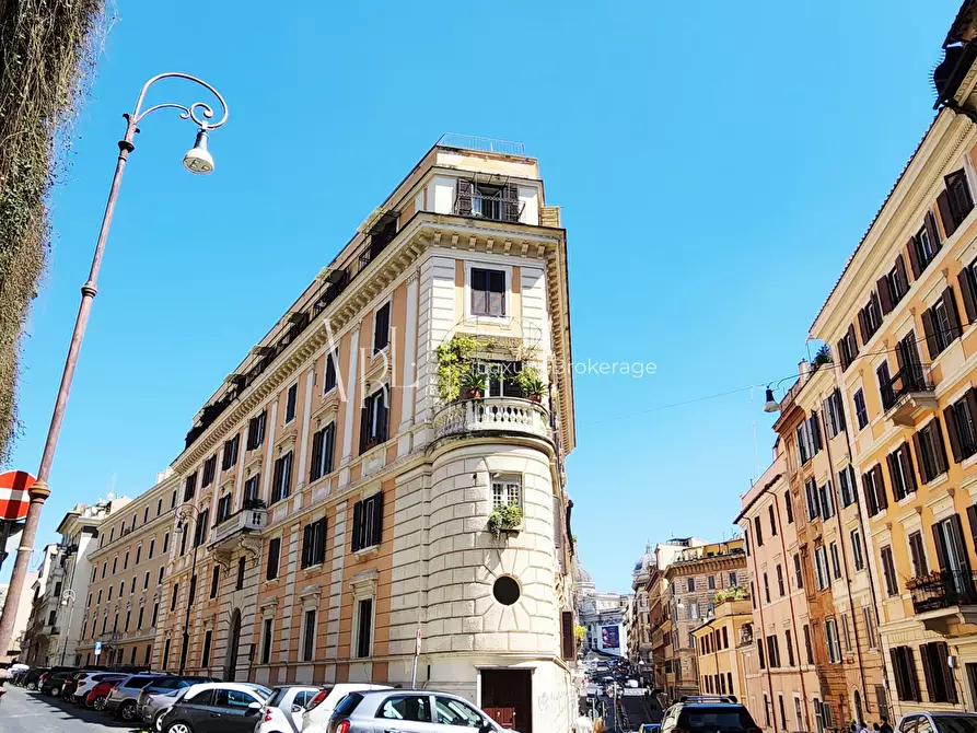 Immagine 2 di Pentalocale in vendita  a Roma