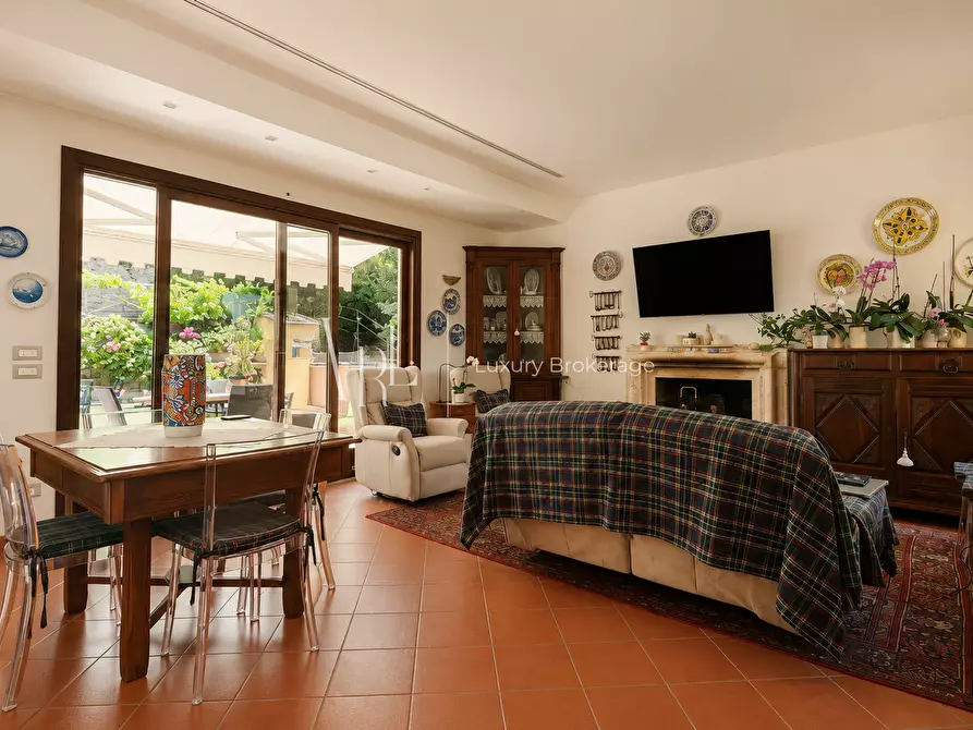 Immagine 31 di Villa in vendita  a Roma