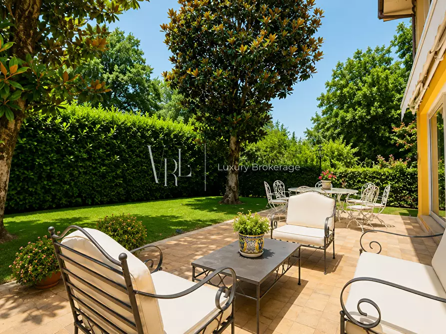 Immagine 6 di Villa in vendita  a Roma