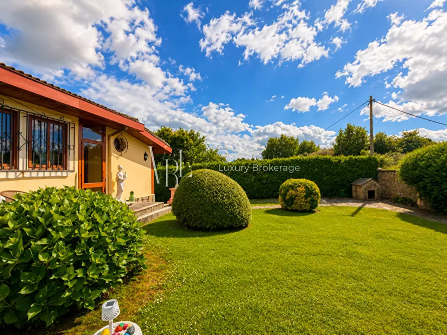 Immagine 6 di Villa in vendita  a Roma