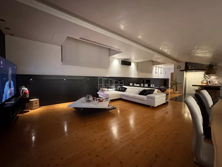 Immagine 2 di Loft/Open space in vendita  a Rovigo