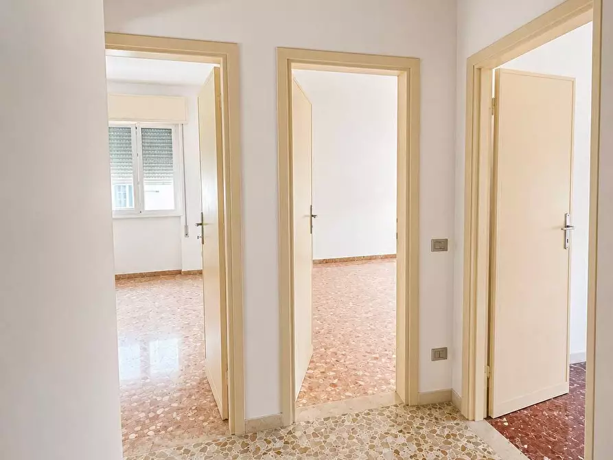 Immagine 12 di Porzione di casa in affitto  a Viareggio