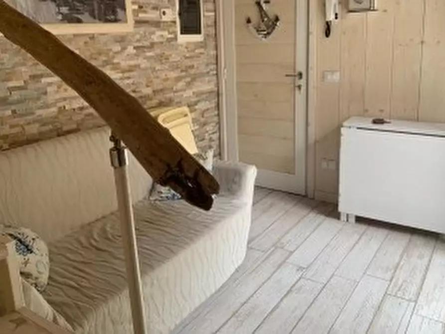 Immagine 5 di Trilocale in affitto  a Viareggio