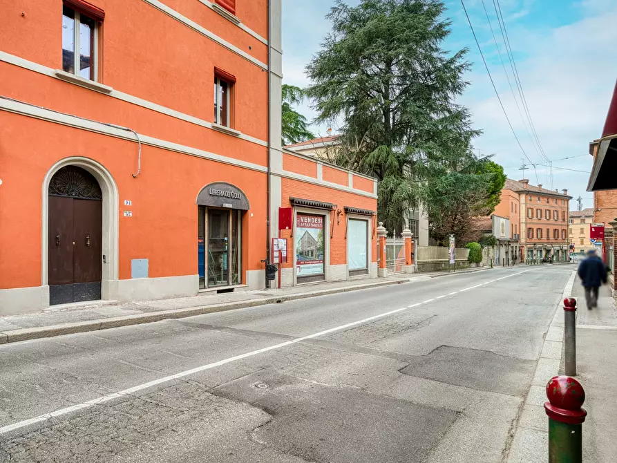 Immagine 15 di Quadrilocale in vendita  in Via Castiglione 91 a Bologna