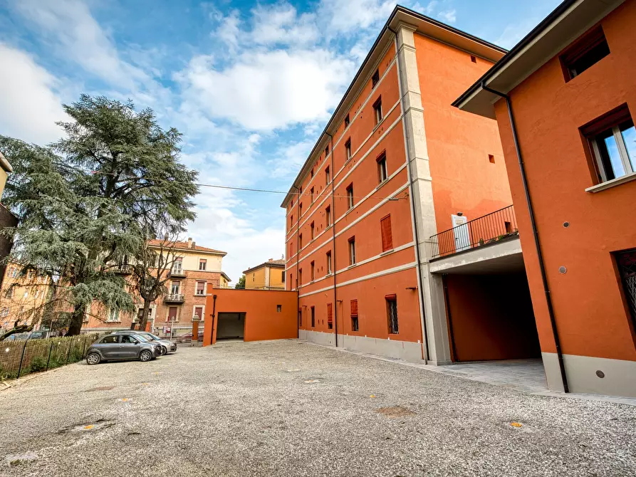 Immagine 4 di Quadrilocale in vendita  in Via Castiglione 91 a Bologna