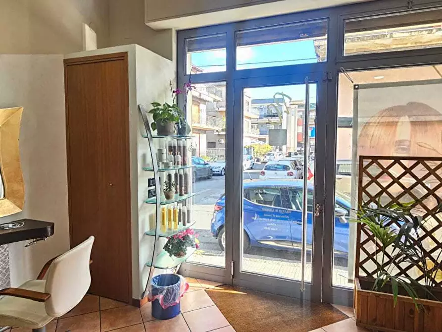 Immagine 2 di Attività commerciale in vendita  in Via Giuseppe de Felice 25 a Sant'agata Li Battiati