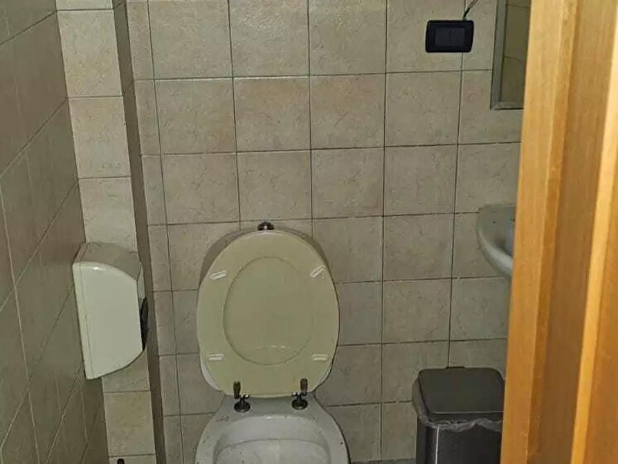 Immagine 5 di Magazzino in affitto  in Via Antonio Gramsci 59 a Gravina Di Catania