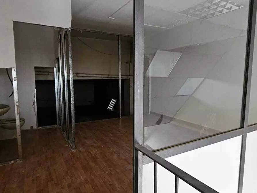 Immagine 16 di Magazzino in affitto  in Via Antonio Gramsci 59 a Gravina Di Catania