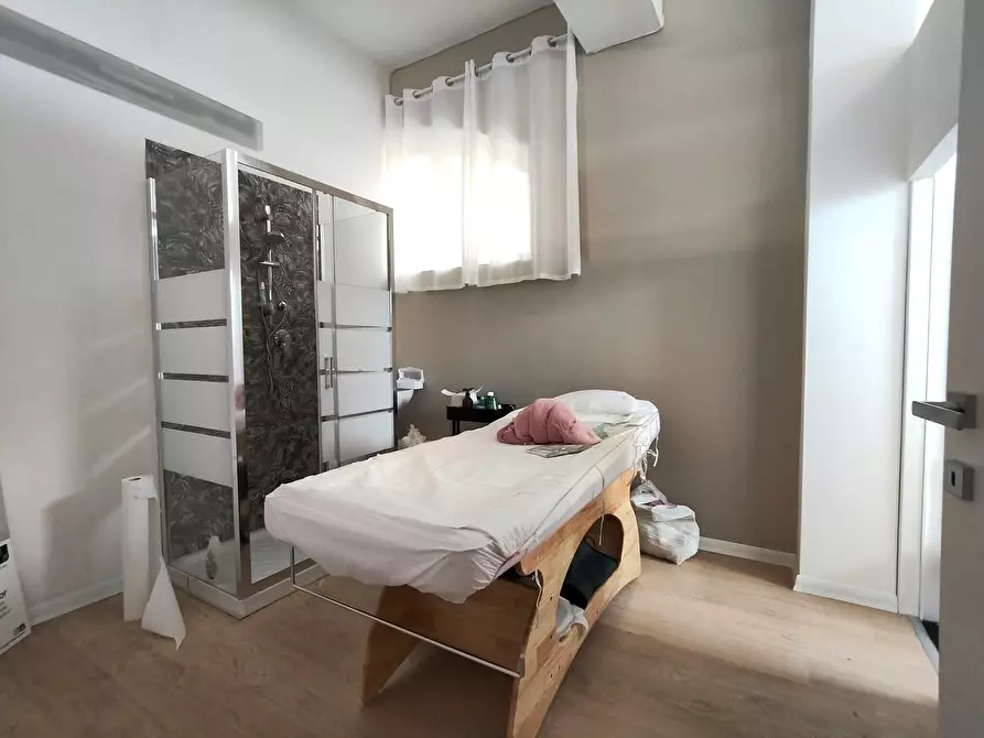 Immagine 6 di Locale commerciale in vendita  in Via Roma 193 a Mascalucia