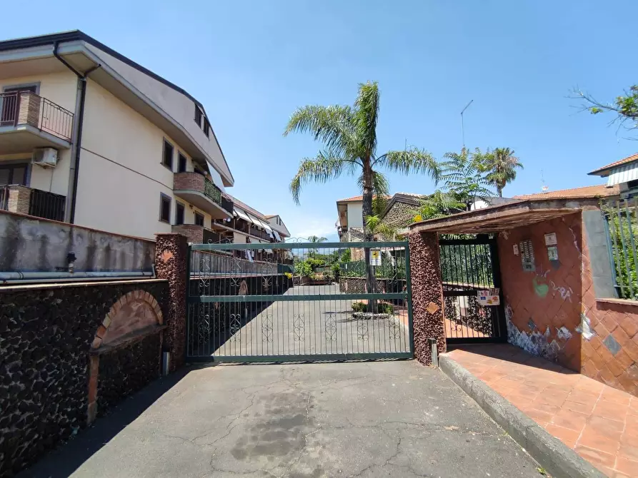 Immagine 25 di Bilocale in vendita  a Tremestieri Etneo