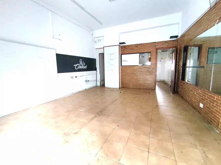 Immagine 2 di Locale commerciale in affitto  in Via Vittorio Emanuele II 116 a Gravina Di Catania