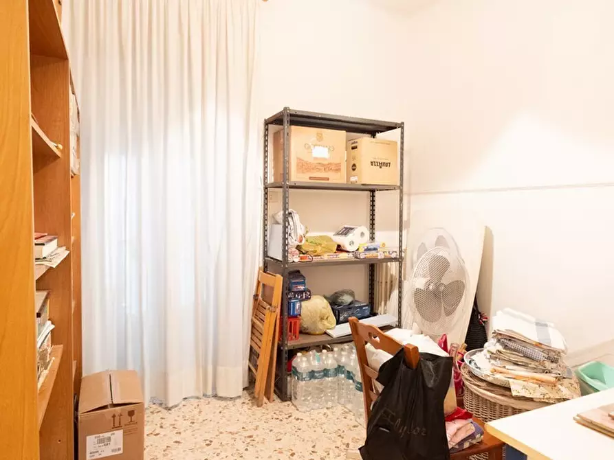 Immagine 15 di Pentalocale in vendita  in Via Caronda 178 a Catania