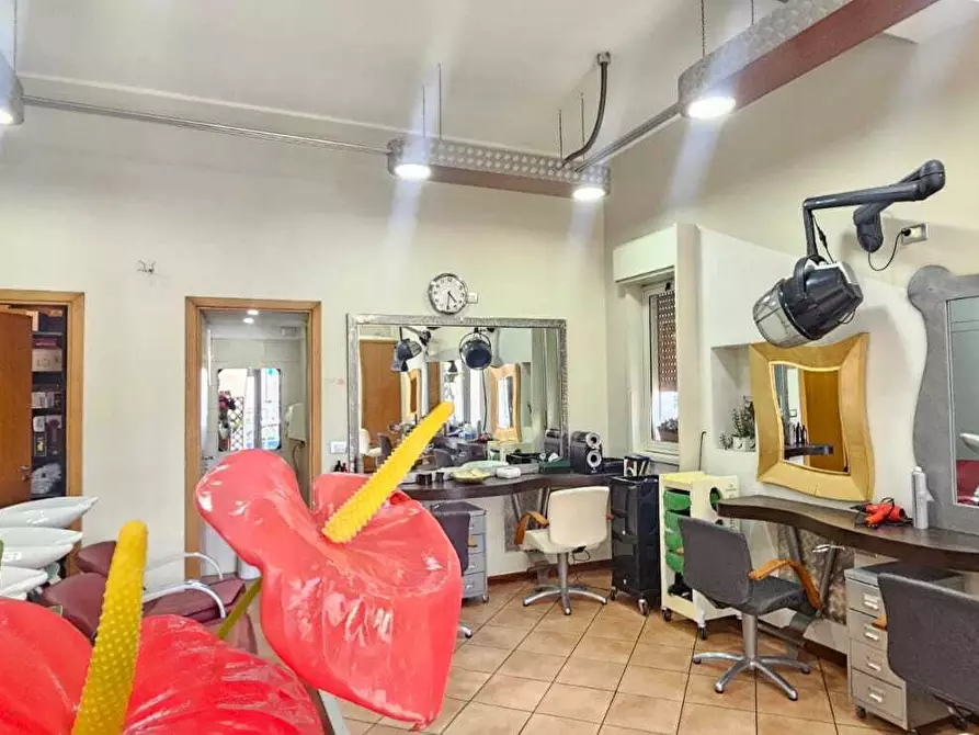 Immagine 14 di Attività commerciale in vendita  in Via Giuseppe de Felice 25 a Sant'agata Li Battiati