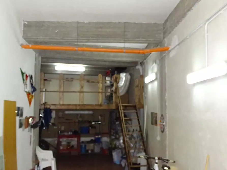 Immagine 3 di Garage in vendita  in Via Antonino Corsaro 4 a Camporotondo Etneo