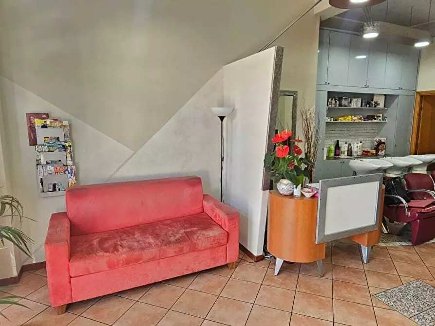 Immagine 11 di Attività commerciale in vendita  in Via Giuseppe de Felice 25 a Sant'agata Li Battiati
