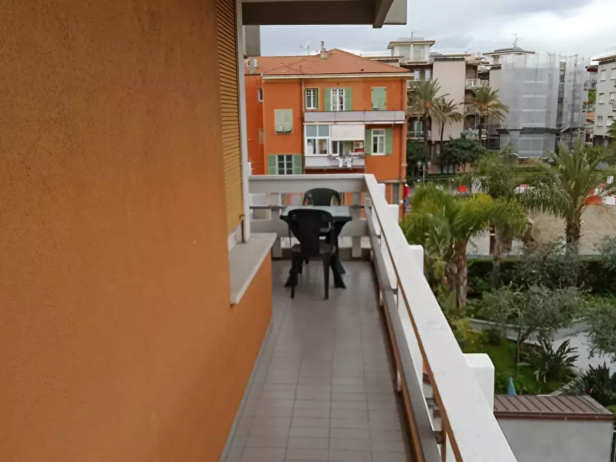 Immagine 12 di Trilocale in affitto  in Via Braie 3 a Bordighera