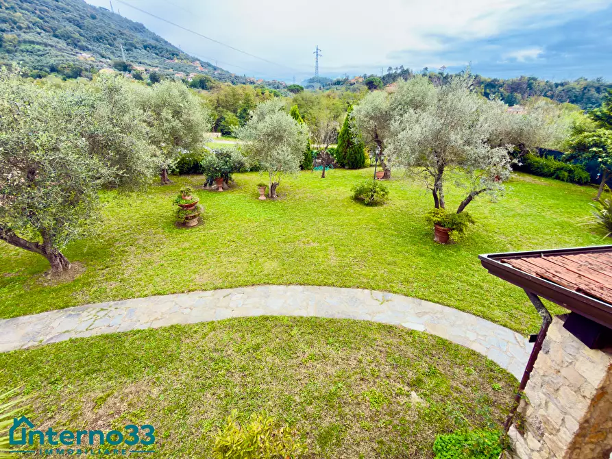 Immagine 3 di Villa in vendita  in Via Isola 51 a Ortonovo