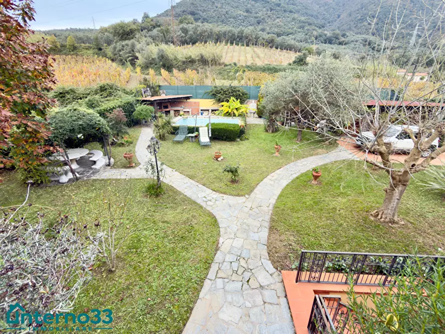 Immagine 26 di Villa in vendita  in Via Isola 51 a Ortonovo