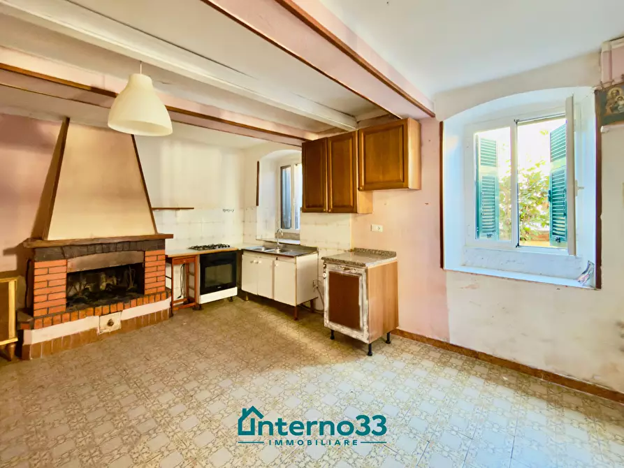 Immagine 6 di Trilocale in vendita  in Via Castagno 39 a Ortonovo