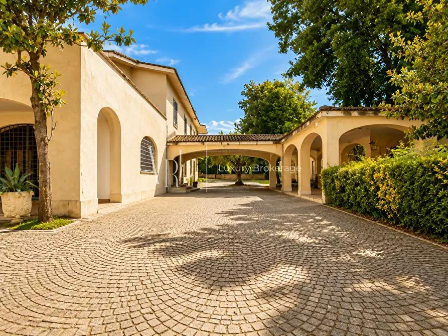 Immagine 3 di Villa in vendita  a Frascati