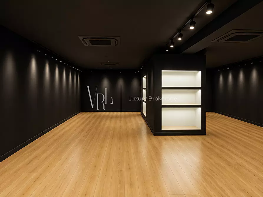 Immagine 1 di Locale commerciale in affitto  a Roma
