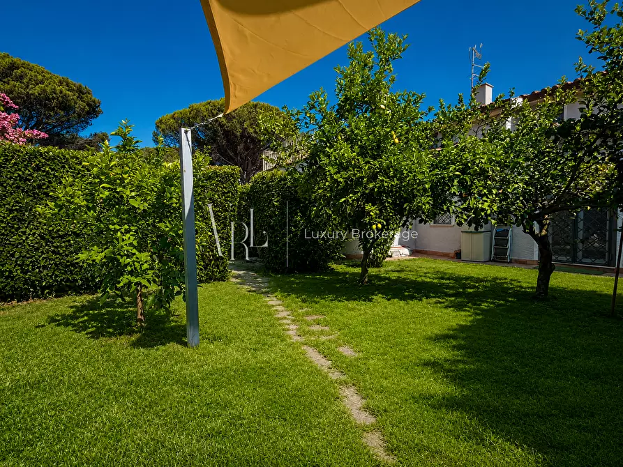 Immagine 7 di Villa in vendita  a Roma