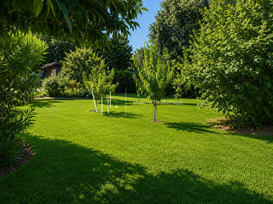 Immagine 32 di Villa in vendita  a Roma