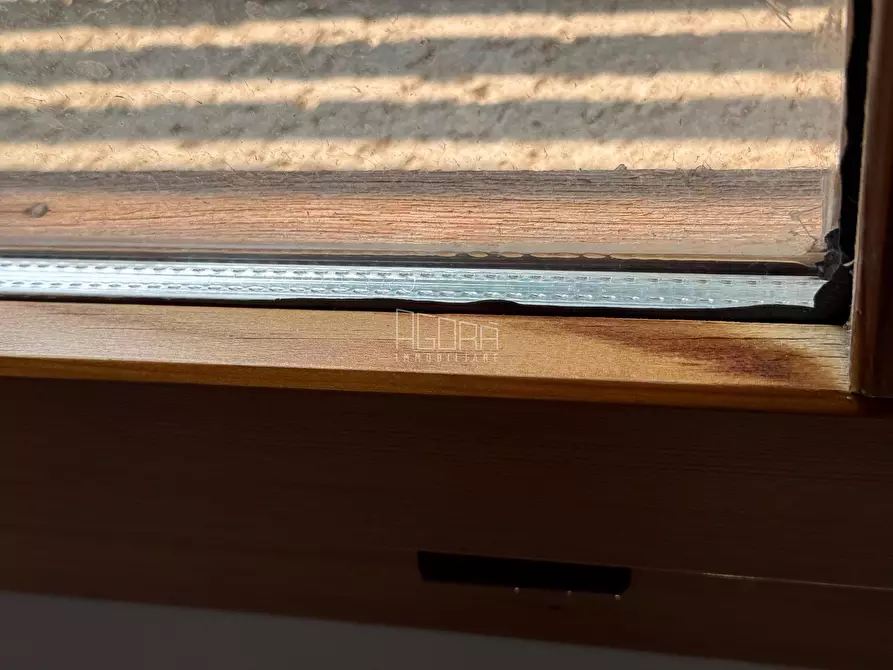 Immagine 10 di Ufficio in vendita  a Lusia