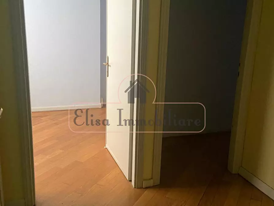 Immagine 6 di Ufficio in vendita  a Viareggio