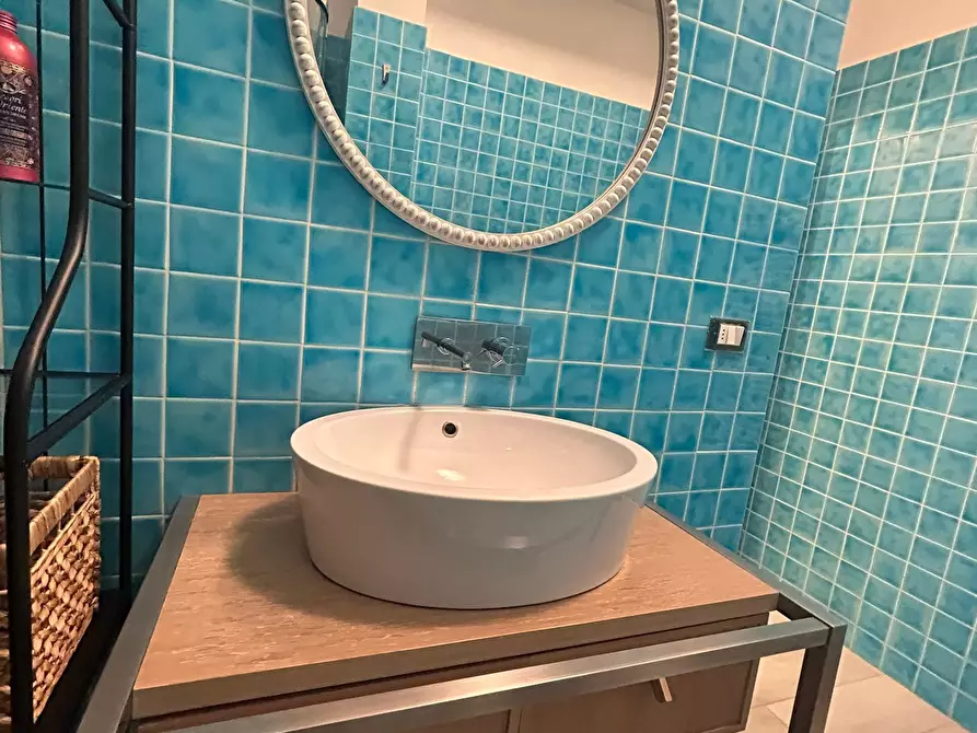 Immagine 11 di Bilocale in affitto  a Viareggio