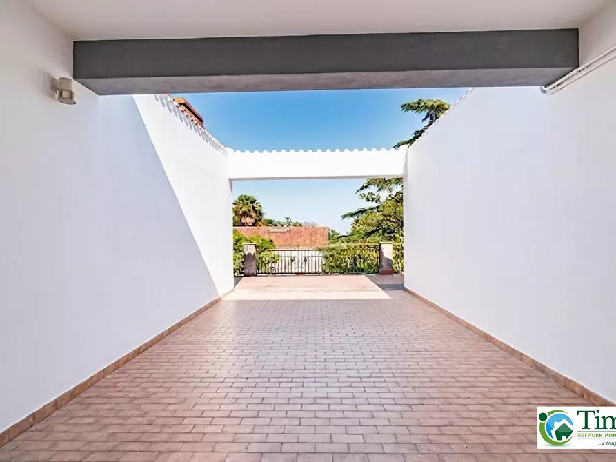 Immagine 38 di Villa in vendita  in Via Roma 29 a Sant'agata Li Battiati
