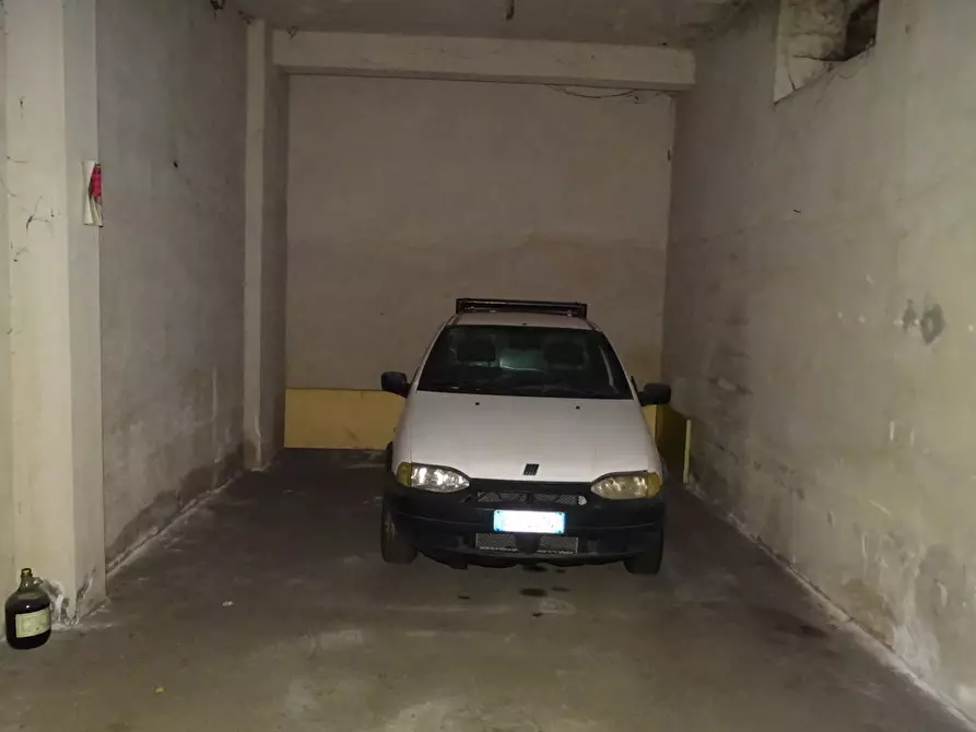 Immagine 8 di Garage in vendita  in Via Calvario a San Pietro Clarenza