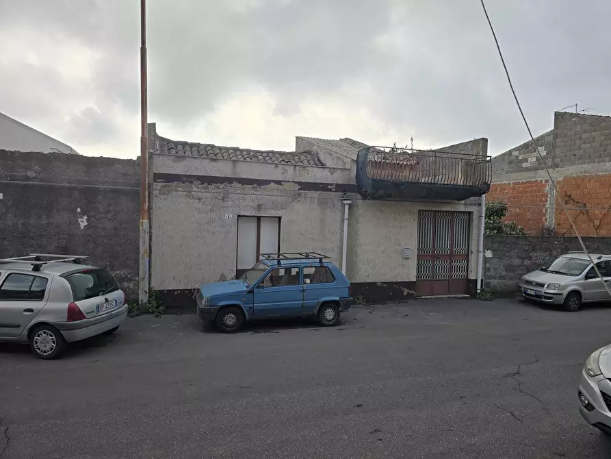 Immagine 1 di Casa indipendente in vendita  in Via Salvatore Quasimodo 2 a Belpasso
