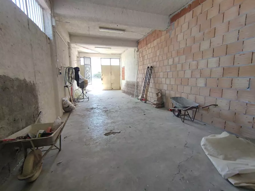 Immagine 8 di Magazzino in vendita  a Belpasso