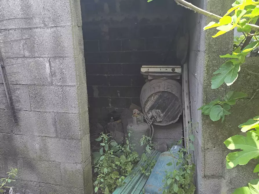 Immagine 8 di Rustico / casale in vendita  in Piazza Sant'Antonio Abate a Camporotondo Etneo