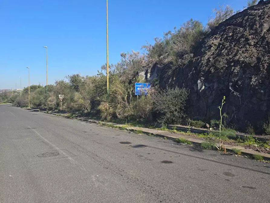 Immagine 50 di Terreno industriale in vendita  in Via Gran Bretagna a Camporotondo Etneo
