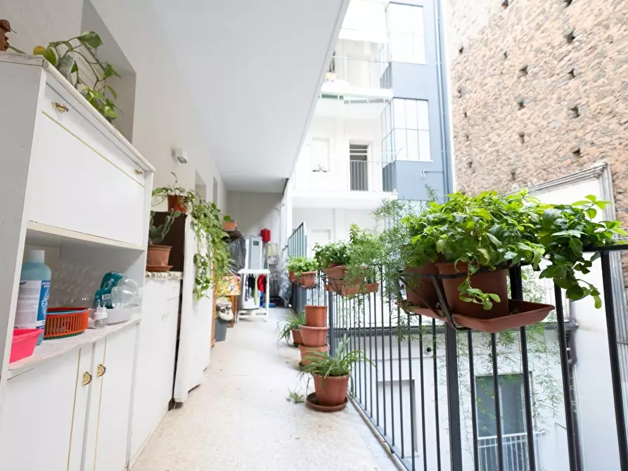 Immagine 29 di Pentalocale in vendita  in Via Caronda 178 a Catania