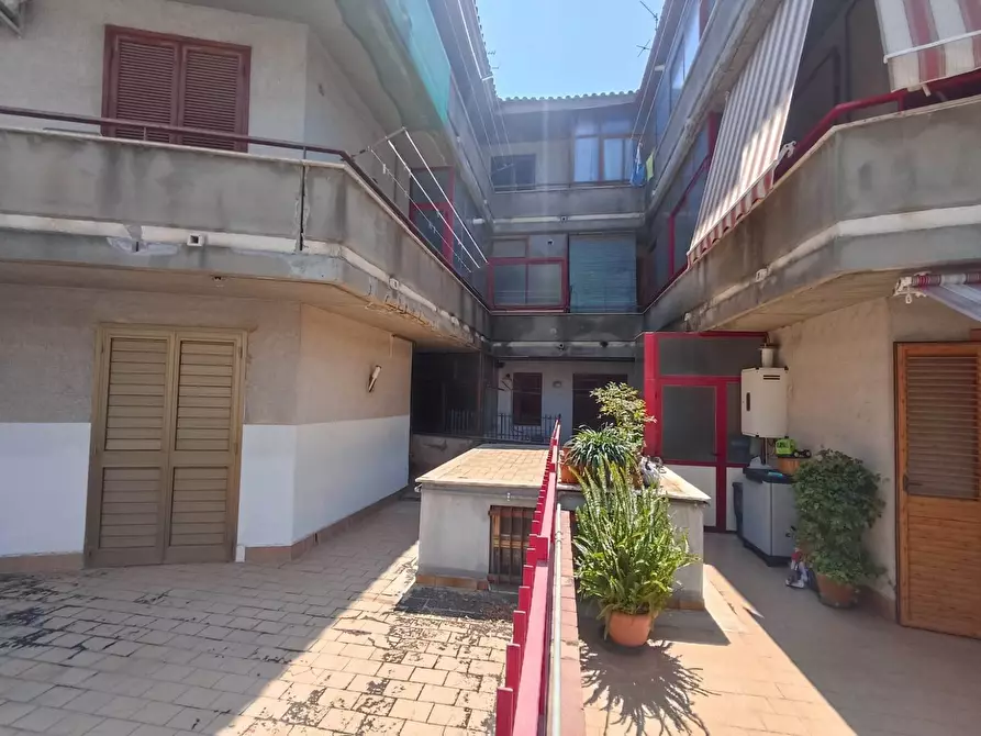 Immagine 36 di Trilocale in vendita  a Aci Castello