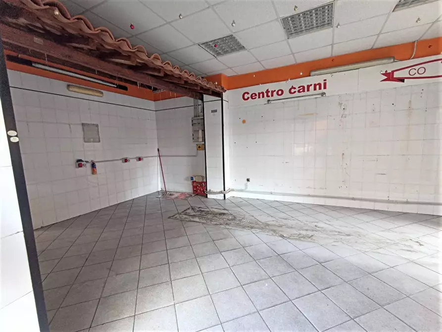 Immagine 9 di Locale commerciale in affitto  a Catania