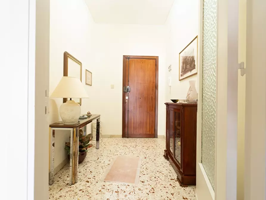 Immagine 42 di Pentalocale in vendita  in Via Caronda 178 a Catania