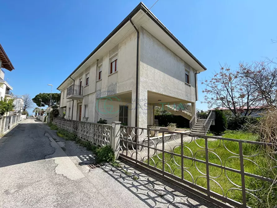 Immagine 30 di Casa trifamiliare in vendita  in Via Messina 7 a Tortoreto