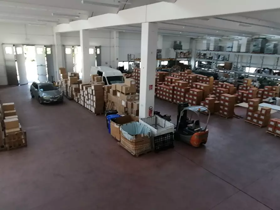 Immagine 5 di Attività artigianale in vendita  a Novi Di Modena